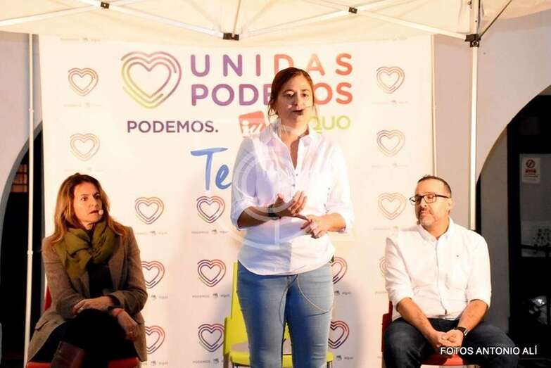 La concejala Esther González, en un acto electoral de Unidas Podemos en Telde (Foto TA)